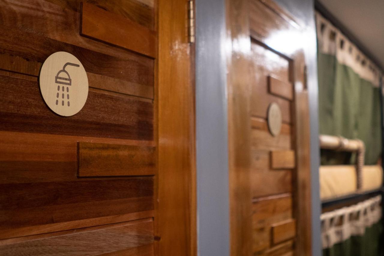 Bambam Hostel Корон Екстер'єр фото